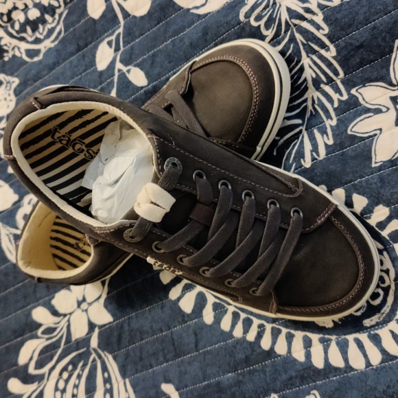 Taos Footwear Shoes - NIB, Taos Moc Star Tennis Shoes
